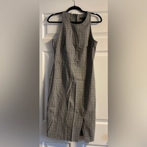 Sleeveless work dress in gray color patter … fairly new but no tags
